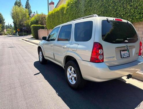 Silver 2005 Mazda Tribute s