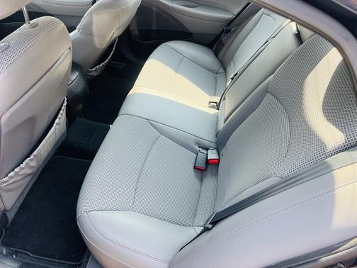 Green 2011 Hyundai SONATA SE 2.0T