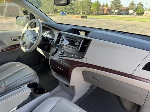 2014 Toyota Sienna XLE
