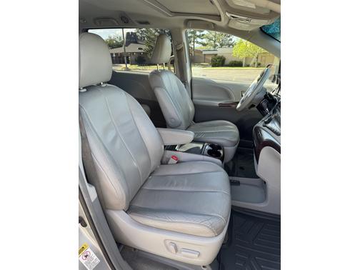 2014 Toyota Sienna XLE