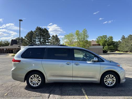 2014 Toyota Sienna XLE