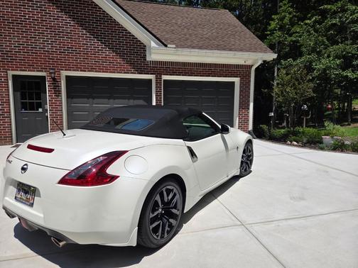 White 2018 Nissan 370Z Touring
