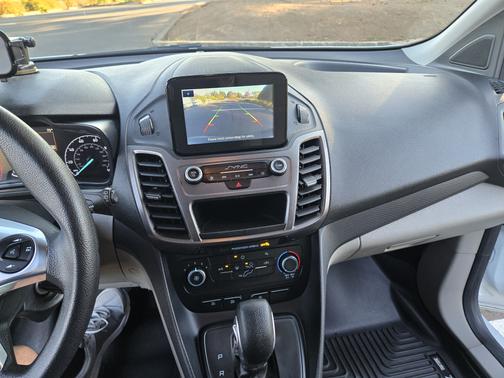 White 2022 Ford Transit Connect XLT