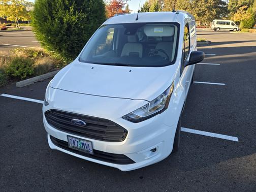 White 2022 Ford Transit Connect XLT