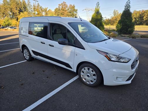 White 2022 Ford Transit Connect XLT