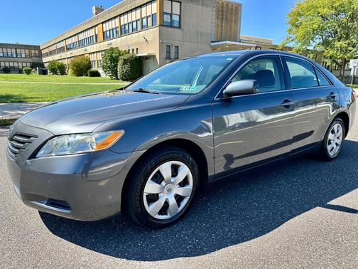 Gray 2009 Toyota Camry LE