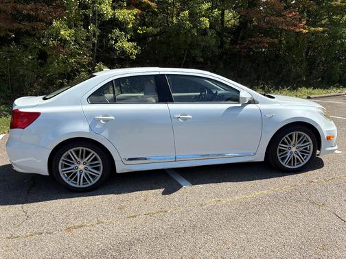 White 2012 Suzuki Kizashi Sport SLS