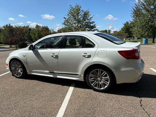 White 2012 Suzuki Kizashi Sport SLS
