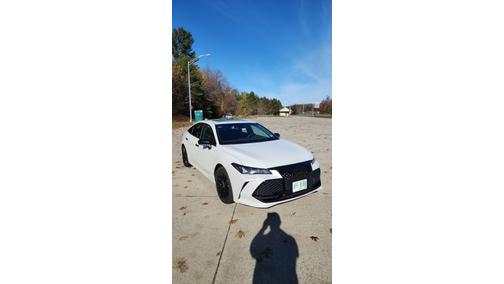 Photo 2 of 9 of 2022 Toyota Avalon Hybrid XSE Nightshade