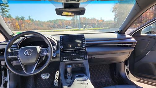 Photo 5 of 9 of 2022 Toyota Avalon Hybrid XSE Nightshade
