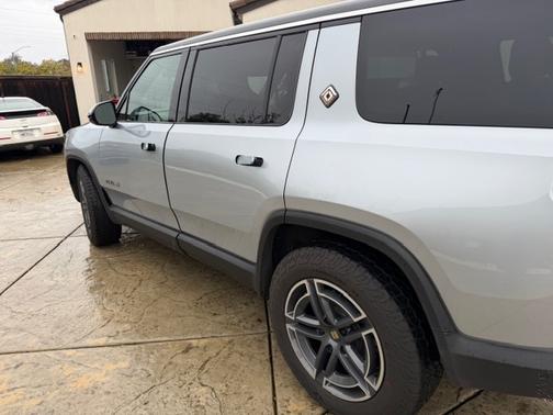 2026 Rivian R1S Dual-Motor Standard Pack