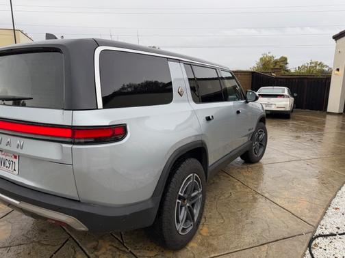 2026 Rivian R1S Dual-Motor Standard Pack