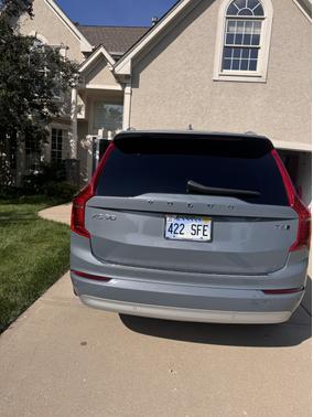 2022 Volvo XC90 T6 Momentum