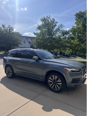2022 Volvo XC90 T6 Momentum