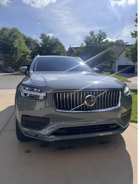 2022 Volvo XC90 T6 Momentum