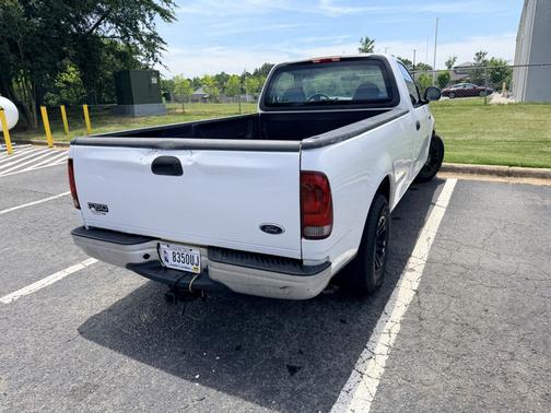 White 2000 Ford F-150 Work Series