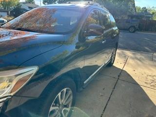 Black 2014 Nissan Pathfinder SL