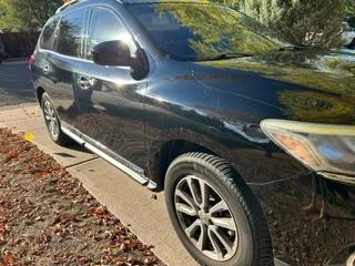 Black 2014 Nissan Pathfinder SL