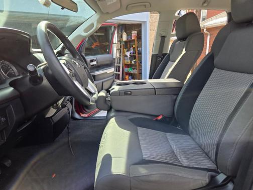2017 Toyota Tundra SR5