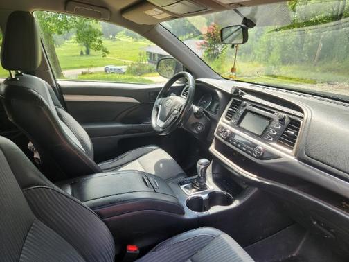 2015 Toyota Highlander LE