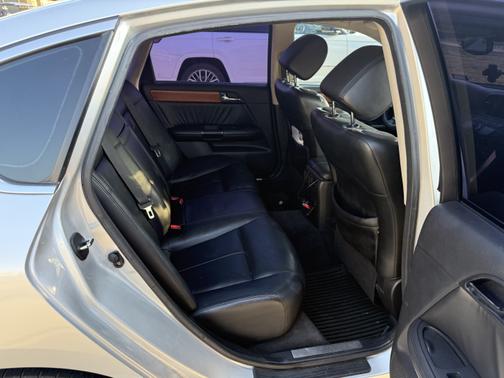 2006 INFINITI M35 x
