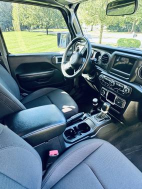2023 Jeep Gladiator Willys Sport