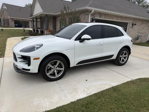 White 2021 Porsche Macan Macan