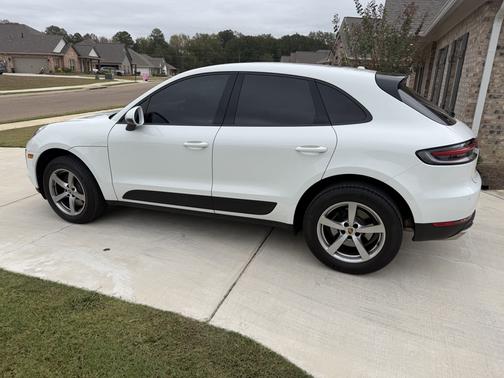 White 2021 Porsche Macan Macan