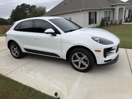 White 2021 Porsche Macan Macan