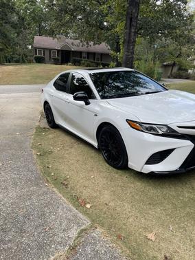 White 2020 Toyota Camry SE Nightshade