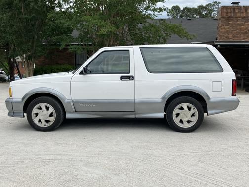 White 1992 GMC Jimmy Typhoon