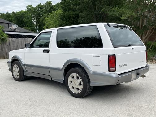 White 1992 GMC Jimmy Typhoon