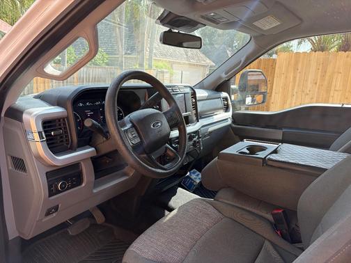 White 2023 Ford F-250 XLT