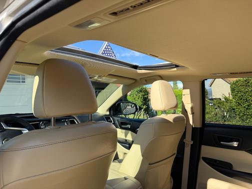 Beige 2015 Toyota Highlander Limited
