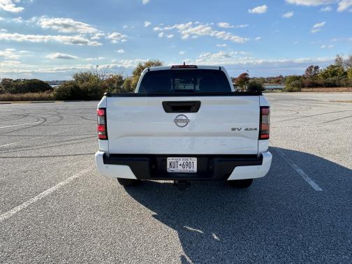 2024 Nissan Frontier SV