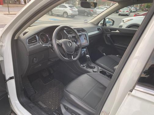White 2021 Volkswagen Tiguan 2.0T SE