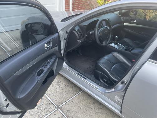 2011 INFINITI G37x Base
