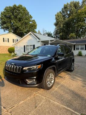 Black 2019 Jeep Cherokee Latitude Plus