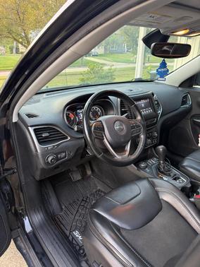 Black 2019 Jeep Cherokee Latitude Plus