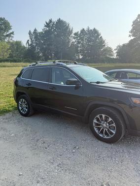 Black 2019 Jeep Cherokee Latitude Plus