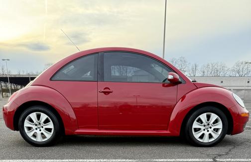 2009 Volkswagen New Beetle S