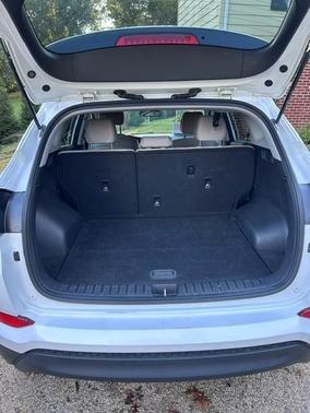 White 2018 Hyundai TUCSON SEL