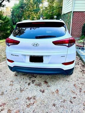 White 2018 Hyundai TUCSON SEL