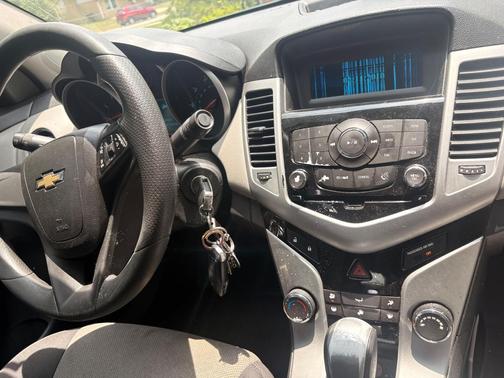 Blue 2014 Chevrolet Cruze LS