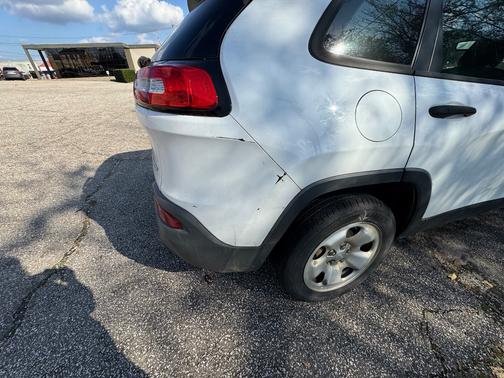 2016 Jeep Cherokee Sport