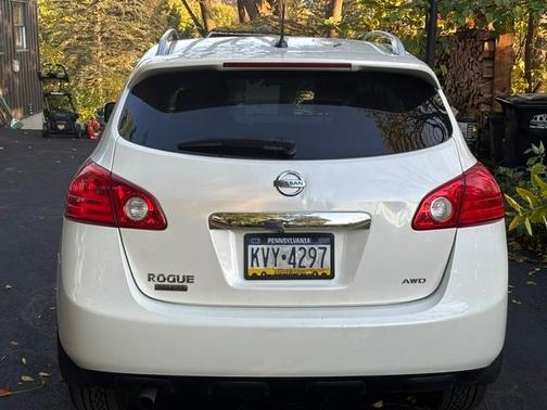 White 2015 Nissan Rogue Select S