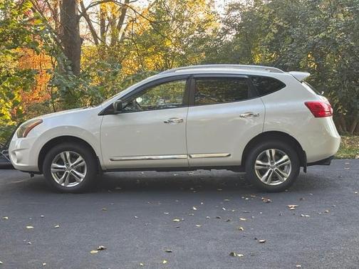 White 2015 Nissan Rogue Select S