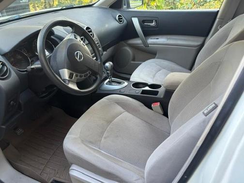 White 2015 Nissan Rogue Select S