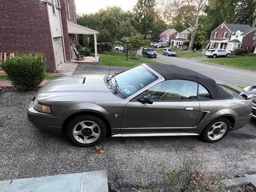 Gray 2002 Ford Mustang GT
