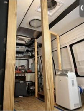 2010 Ford E350 Super Duty Base
